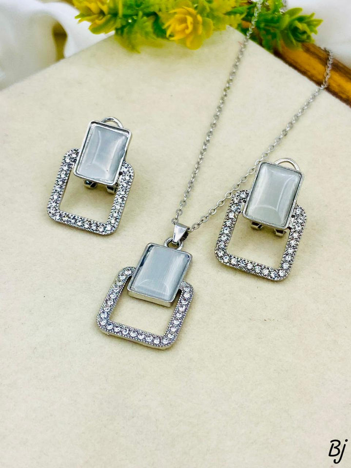 Grey stone pendant set